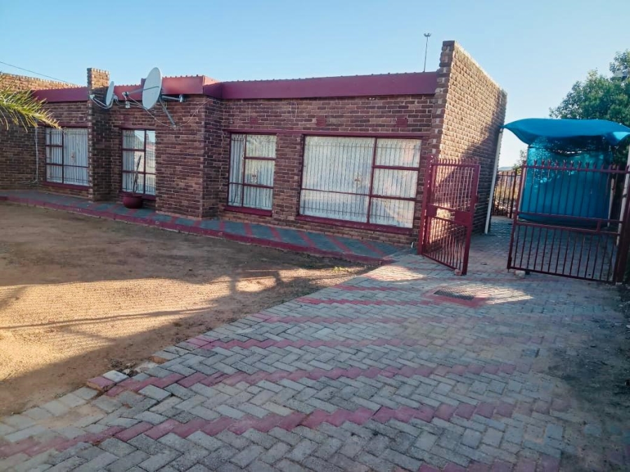 3 Bedroom Property for Sale in Selosesha Free State